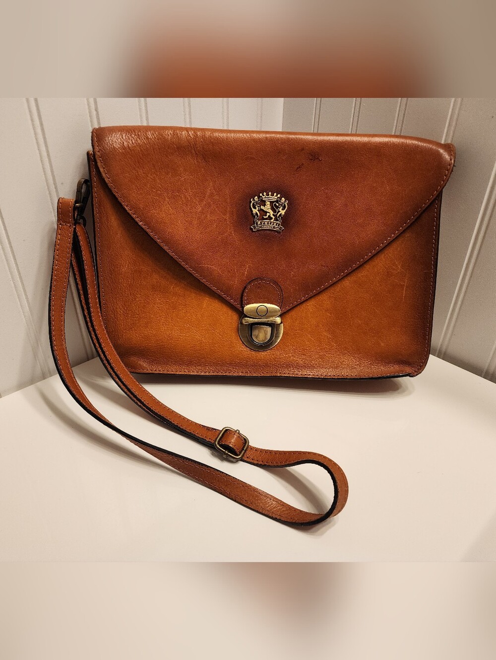 Pratesi Firenze Vintage Leather Envelope Crossbody Bag in Tan